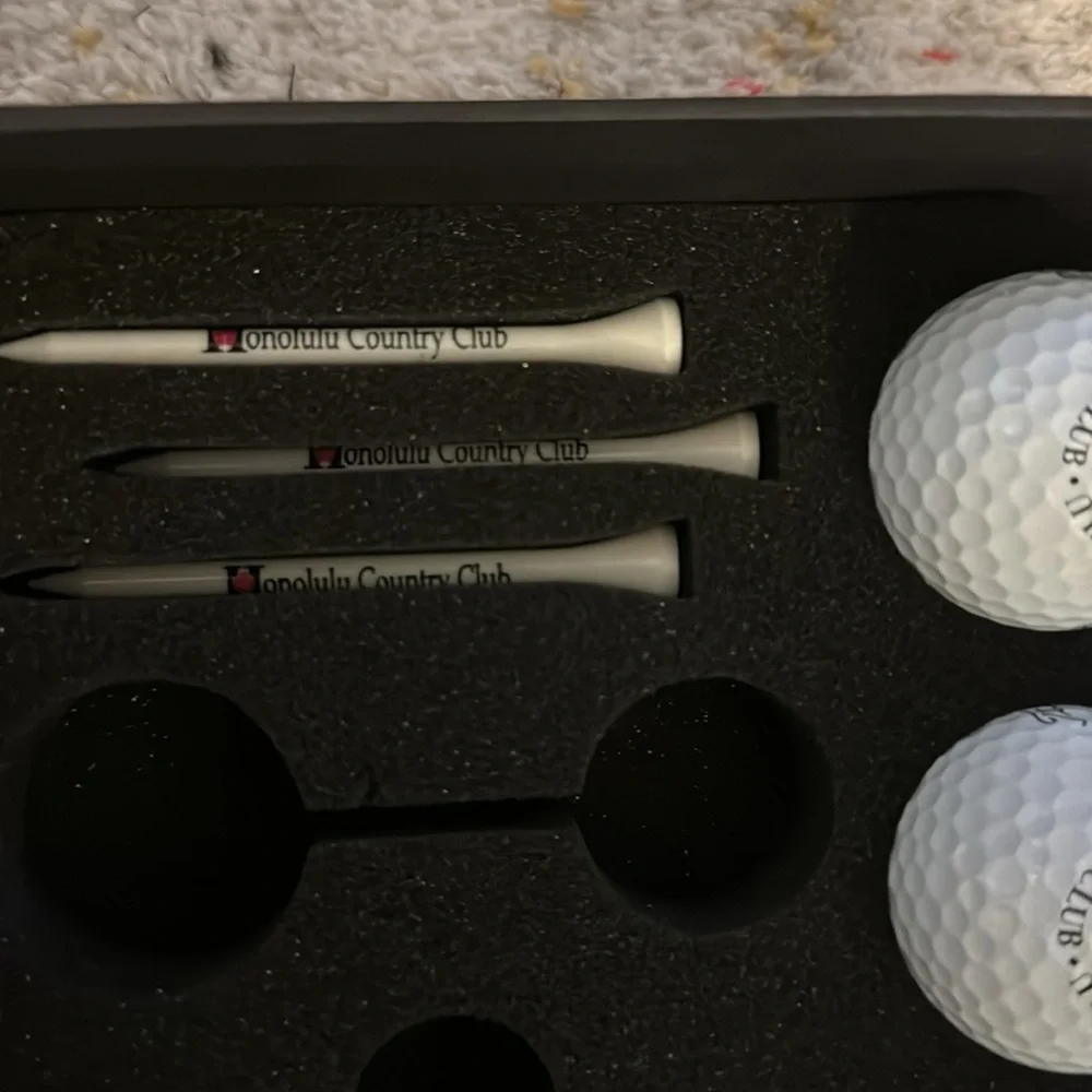 NEW Honolulu Country Club Titleist golf ball set - Picture 3 of 5